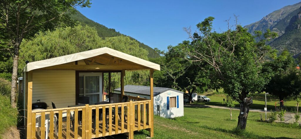 CAMPING LE NOYER DU BARON TERRASSE SPACIEUSE