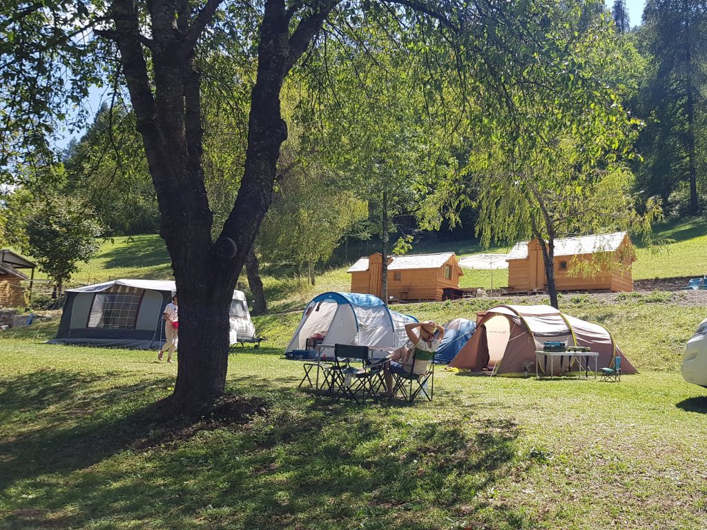 CAMPING LE NOYER DU BARON EMPLACEMENT OMBRAGE